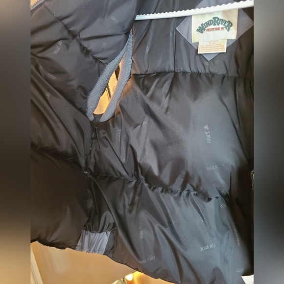 Wind River Down filled vest. Men's large. - Picture 5 of 9